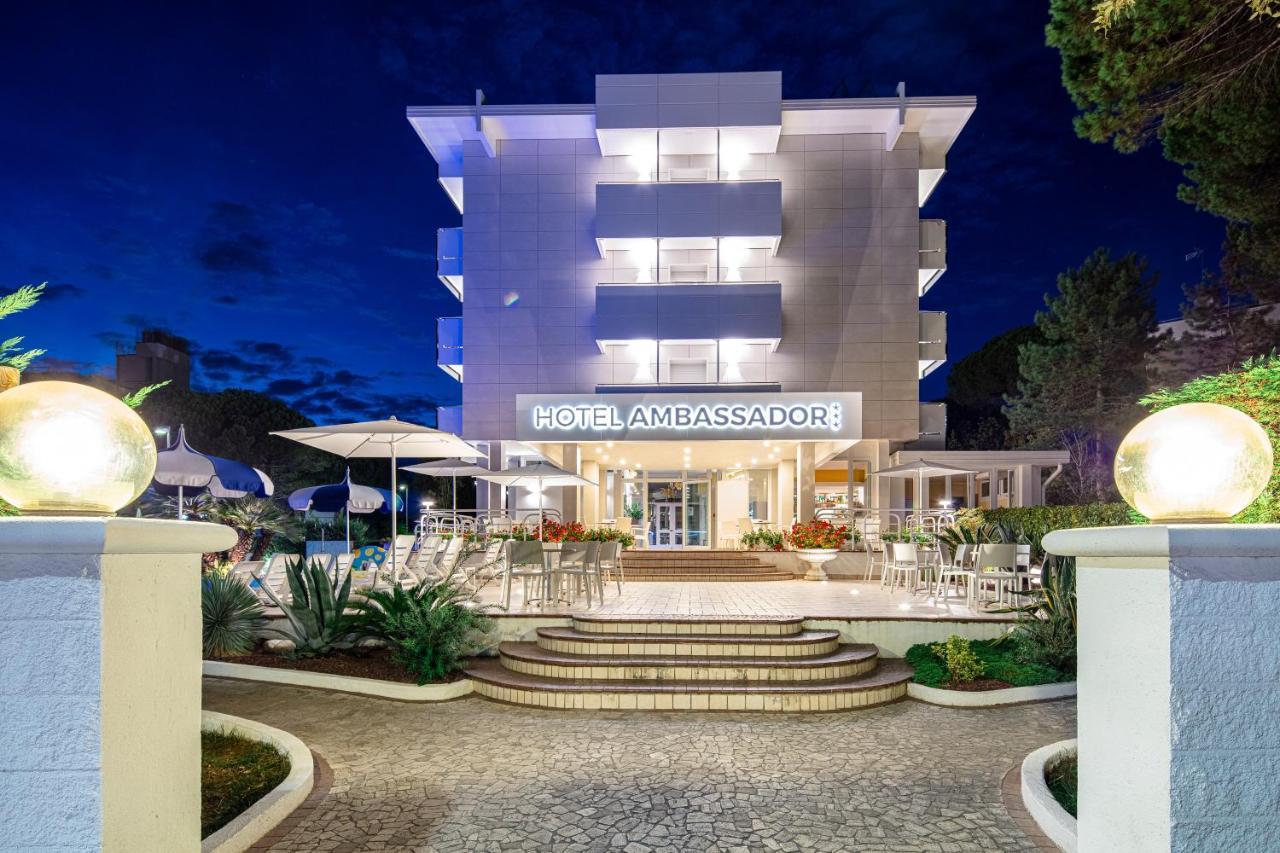 Hotel Ambassador Meuble Lignano Sabbiadoro Exterior foto